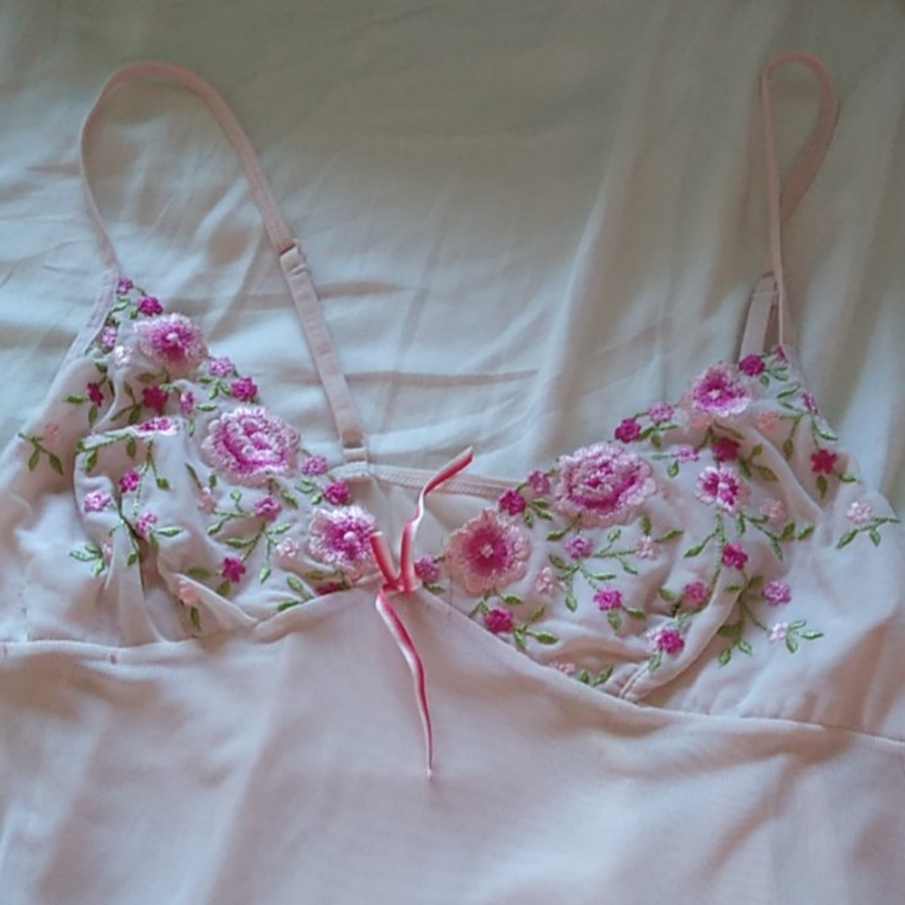 Lingerie - Picture 2 of 3